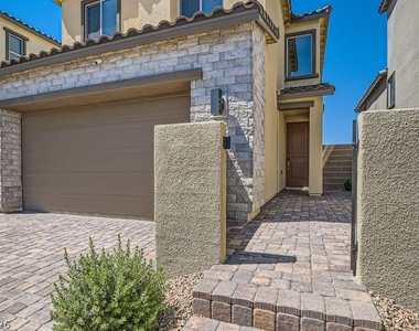 11604 Desert Hollow Avenue - Photo Thumbnail 3