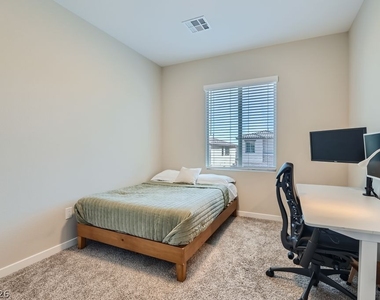 11604 Desert Hollow Avenue - Photo Thumbnail 20