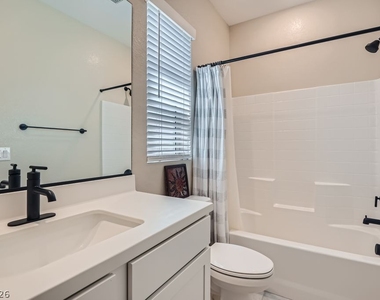 11604 Desert Hollow Avenue - Photo Thumbnail 21