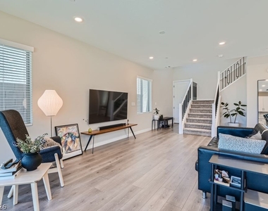 11604 Desert Hollow Avenue - Photo Thumbnail 6