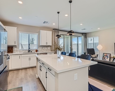 11604 Desert Hollow Avenue - Photo Thumbnail 11