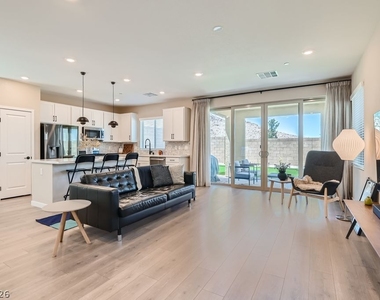 11604 Desert Hollow Avenue - Photo Thumbnail 4