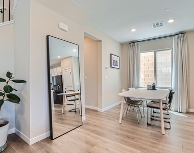 11604 Desert Hollow Avenue - Photo Thumbnail 7