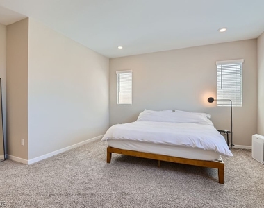 11604 Desert Hollow Avenue - Photo Thumbnail 16