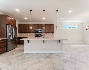 6933 Whisper Canyon Place - Photo Thumbnail 4