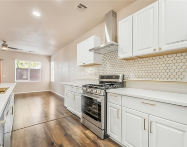 10471 Masons Creek Street - Photo Thumbnail 6