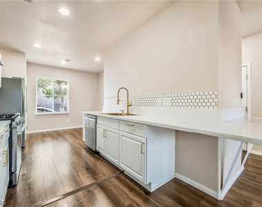 10471 Masons Creek Street - Photo Thumbnail 9