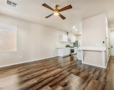 10471 Masons Creek Street - Photo Thumbnail 12
