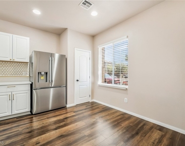 10471 Masons Creek Street - Photo Thumbnail 4
