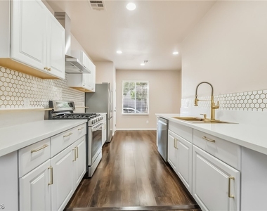 10471 Masons Creek Street - Photo Thumbnail 8