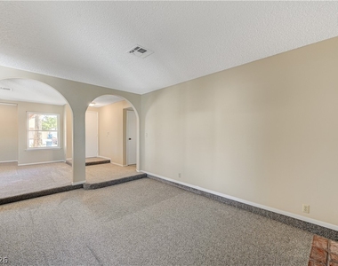 6813 Greydawn Drive - Photo Thumbnail 9