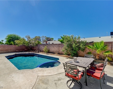 6813 Greydawn Drive - Photo Thumbnail 33