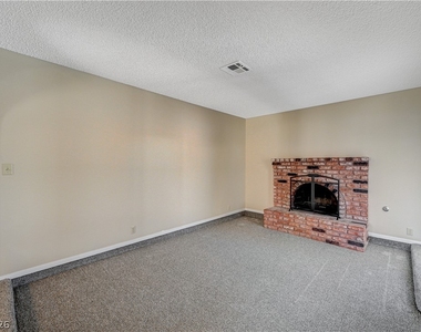 6813 Greydawn Drive - Photo Thumbnail 10