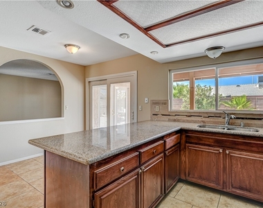 6813 Greydawn Drive - Photo Thumbnail 16