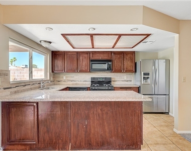 6813 Greydawn Drive - Photo Thumbnail 14