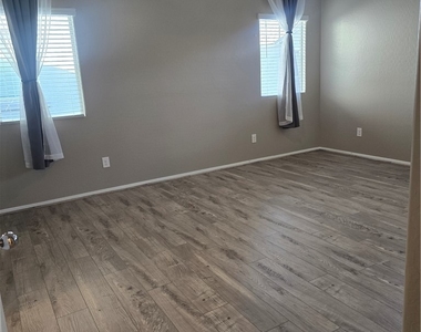2861 Sunflower Days Avenue - Photo Thumbnail 4