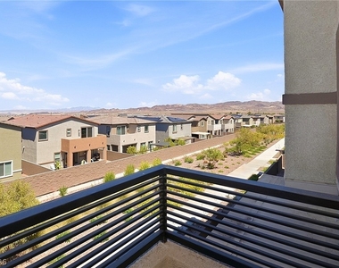 254 Walsh Peak Avenue - Photo Thumbnail 2