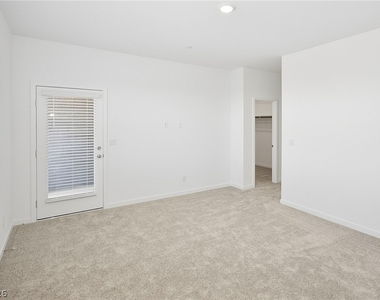 254 Walsh Peak Avenue - Photo Thumbnail 16