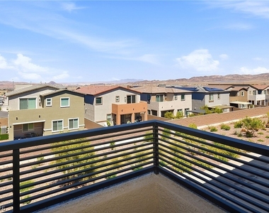 254 Walsh Peak Avenue - Photo Thumbnail 19