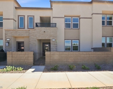 254 Walsh Peak Avenue - Photo Thumbnail 4