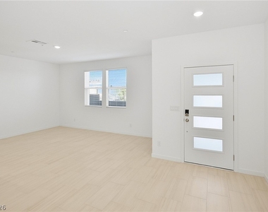 254 Walsh Peak Avenue - Photo Thumbnail 7