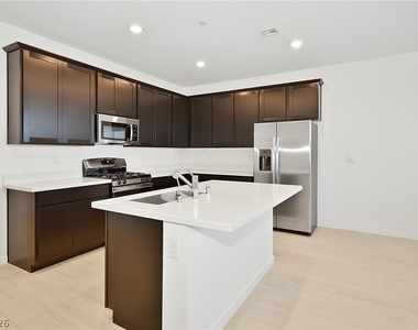 254 Walsh Peak Avenue - Photo Thumbnail 1