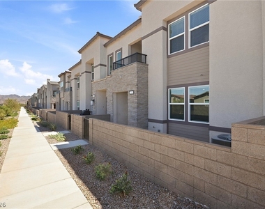 254 Walsh Peak Avenue - Photo Thumbnail 32
