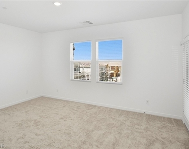 254 Walsh Peak Avenue - Photo Thumbnail 14