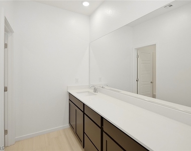 254 Walsh Peak Avenue - Photo Thumbnail 28