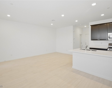 254 Walsh Peak Avenue - Photo Thumbnail 11