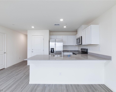 6061 Amaryllis Falls Street - Photo Thumbnail 11