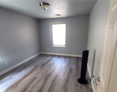 7903 Dell Ridge Avenue - Photo Thumbnail 16