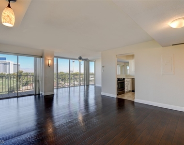 3111 Bel Air Drive - Photo Thumbnail 6