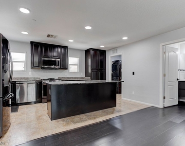 7724 Vibrant Thread Court - Photo Thumbnail 8