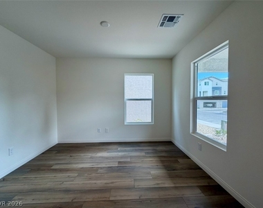 5824 Wisteria Walk Street - Photo Thumbnail 8
