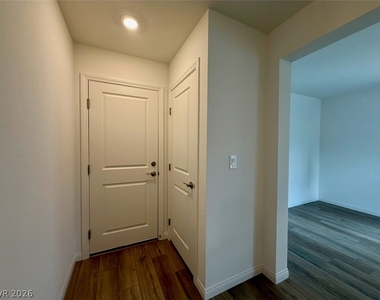 5824 Wisteria Walk Street - Photo Thumbnail 11