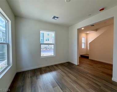 5824 Wisteria Walk Street - Photo Thumbnail 9