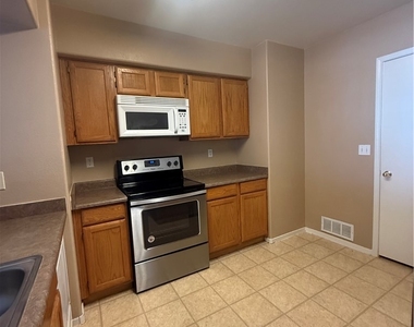 7255 Sunset Road - Photo Thumbnail 9