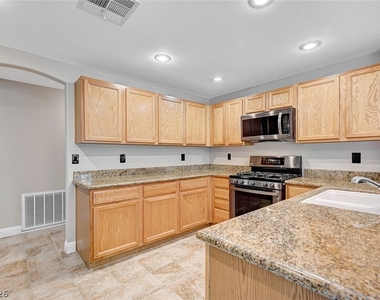 821 Titan Peak Place - Photo Thumbnail 11