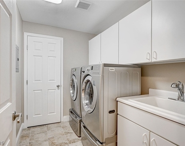 821 Titan Peak Place - Photo Thumbnail 18