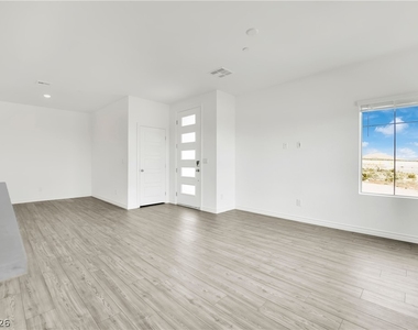 600 N Carriage Hill Drive - Photo Thumbnail 3