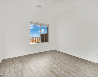 600 N Carriage Hill Drive - Photo Thumbnail 10