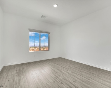 600 N Carriage Hill Drive - Photo Thumbnail 18