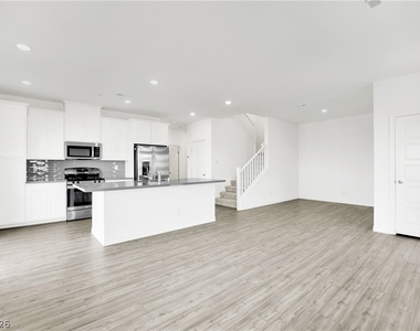 600 N Carriage Hill Drive - Photo Thumbnail 5