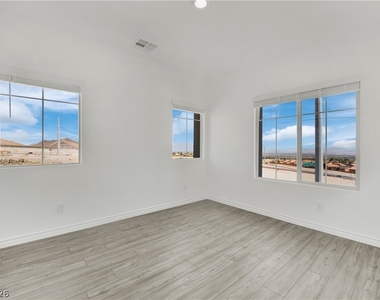 600 N Carriage Hill Drive - Photo Thumbnail 23
