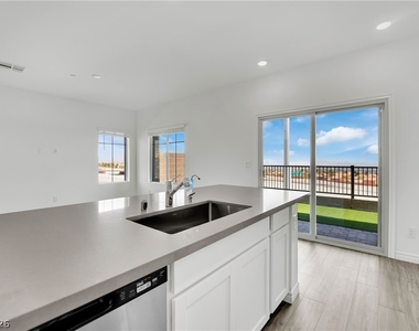 600 N Carriage Hill Drive - Photo Thumbnail 8