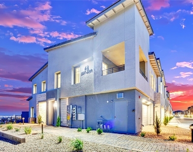600 N Carriage Hill Drive - Photo Thumbnail 1