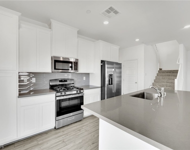 600 N Carriage Hill Drive - Photo Thumbnail 6