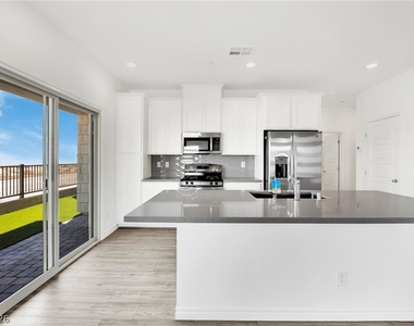 600 N Carriage Hill Drive - Photo Thumbnail 7