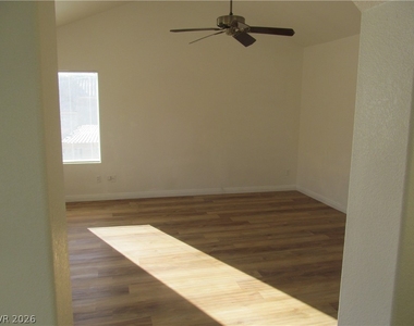 8701 Crescent Ridge Lane - Photo Thumbnail 18